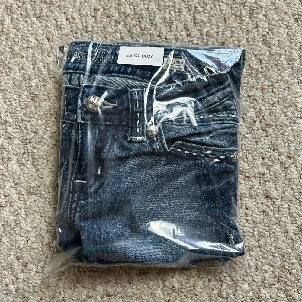 Miss Me Blue Bermuda Jean Shorts Womens 26 JW5306M Dark Wash 12" Inseam Slim - Picture 11 of 11